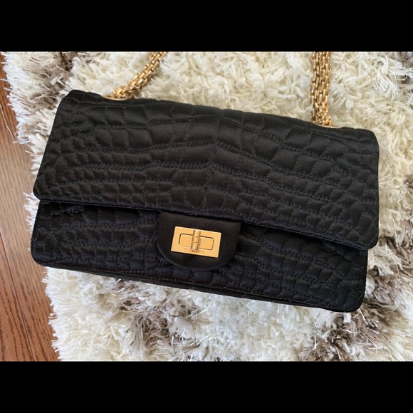 CHANEL Black Quilted Shoulder Bag with Gold Hardware - Picture 2 of 16